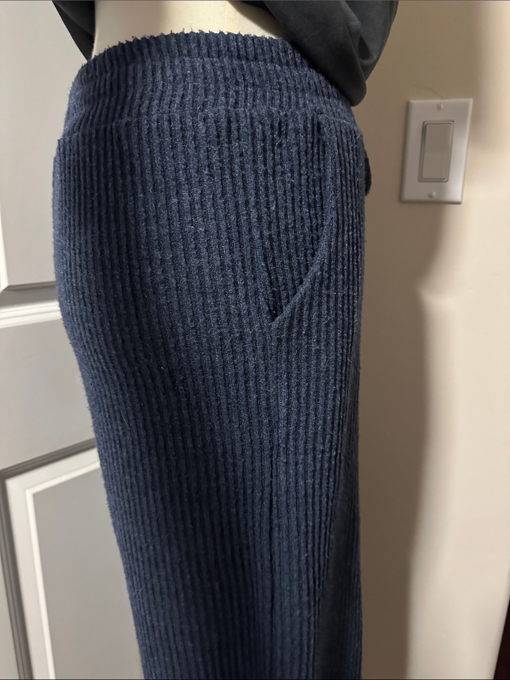 She + Sky Knit Ribbed Wide-Leg Women’s Capri Pants in Navy Size Medium - Picture 5 of 10